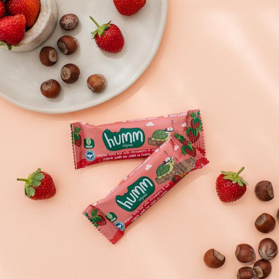 Organic Vegan Strawberry and Hazelnut Oatmeal Bars Snack Pack - 12 pieces | Humm Organic